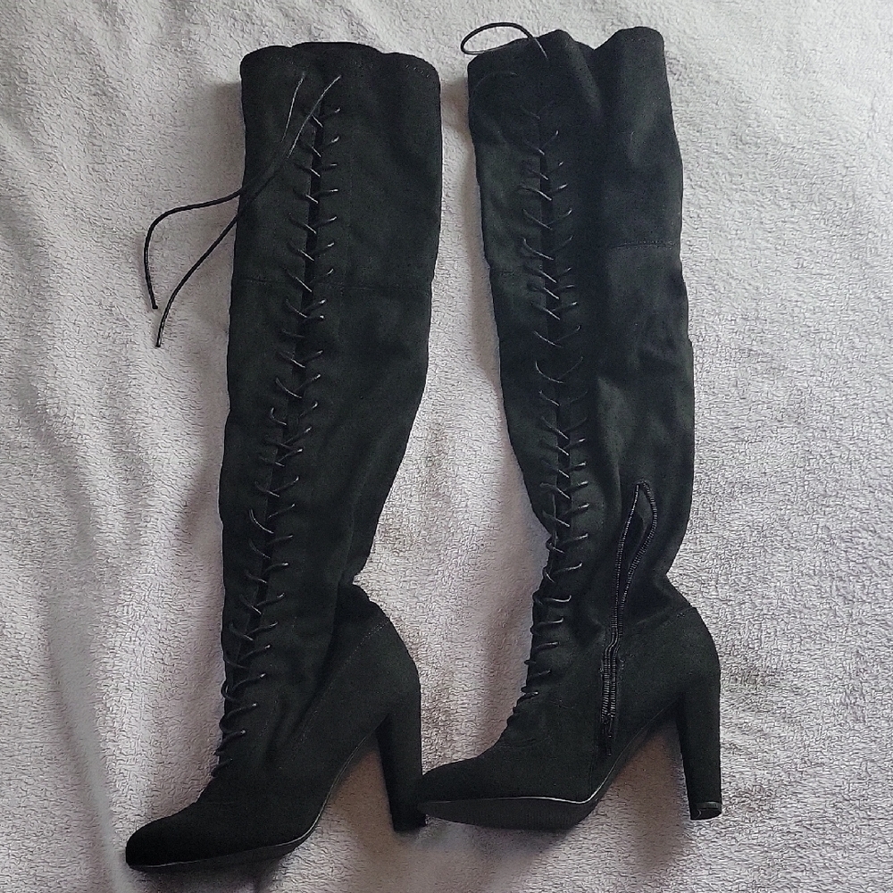 Elegant Black Knee-High Lace-Up Boots